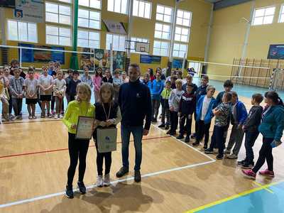Nagrodzone zawodniczki z SP 1 w Węgorzewie w kategorii "2" za zajęcie III miejsca.