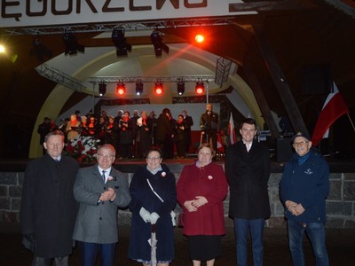 Uroczyste obchody 104. rocznicy odzyskania Niepodległości przez Polskę na Placu Wolności w Węgorzewie