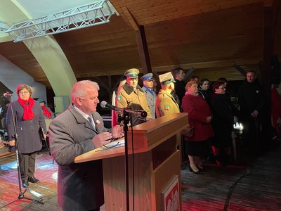 Uroczyste obchody 104. rocznicy odzyskania Niepodległości przez Polskę na Placu Wolności w Węgorzewie