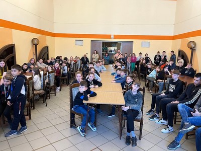 Uczestnicy podczas zakończenia turnieju.