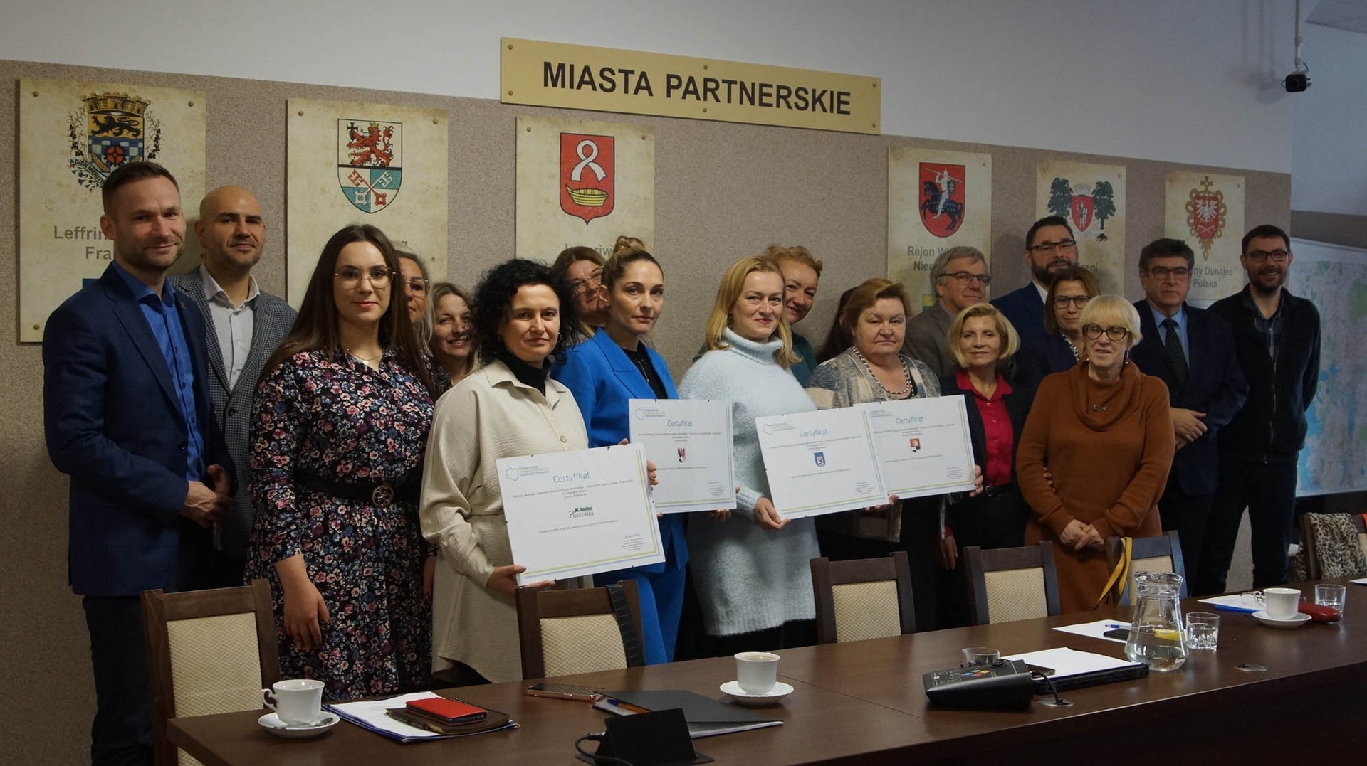 zdjęcie grupowe wszystkich uczestników spotkania