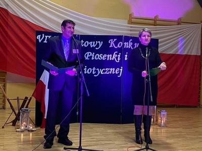 Otwarcie konkursu przez Panią dyrektor Zespołu  Szkolno-Przedszkolnego w Więckach Annę Janicką i Pana Andrzeja Urbanowicza organizator konkursu.
