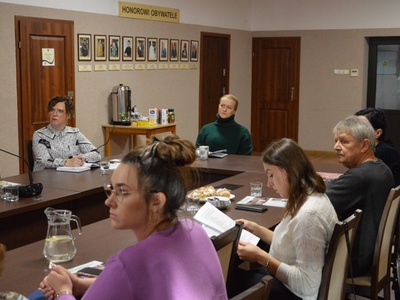 uczestnicy spotkania w sali konferencyjnej Urzędu Miejskiego w Węgorzewie