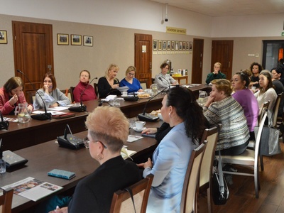 uczestnicy spotkania w sali konferencyjnej Urzędu Miejskiego w Węgorzewie