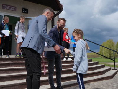 Uroczyste wręczenie medali oraz dyplomów przez Wicestarostę oraz Dyrektora Szkoły Podstawowej w Sobiechach