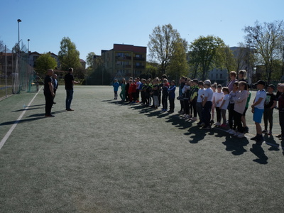 Uroczyste otwarcie zawodów, głos zabiera Dyrektor SP2