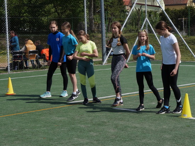 Zawodniczki na starcie w biegu na 600 m