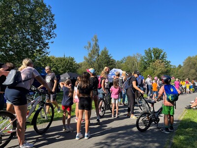 na zdjęciu uczestnicy pikniku