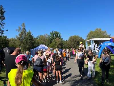 na zdjęciu uczestnicy pikniku