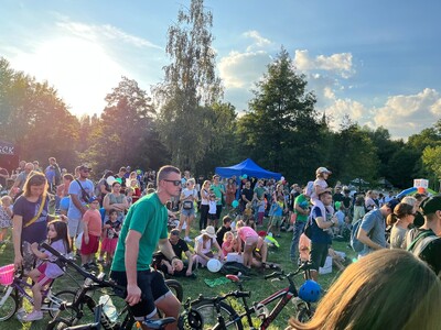 na zdjęciu uczestnicy pikniku