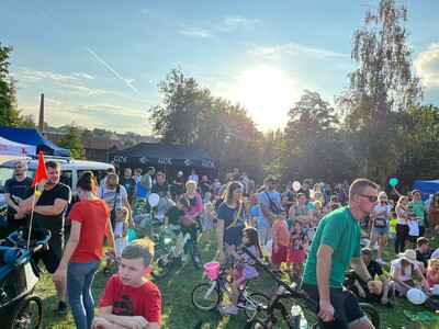 na zdjęciu uczestnicy pikniku