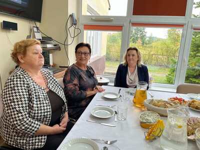 przy stole Starosta, Przewodniczącą Rady Powiatu oraz Dyrektor PCPR w Węorzewie