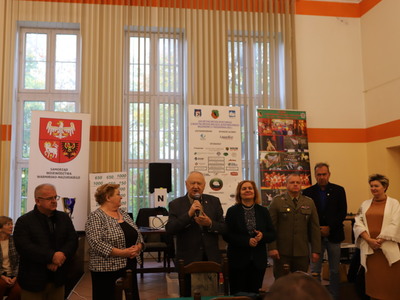 na zdjęciu wszyscy zaproszeni goście, głos zabiera Pan Wiesław Pietrzak