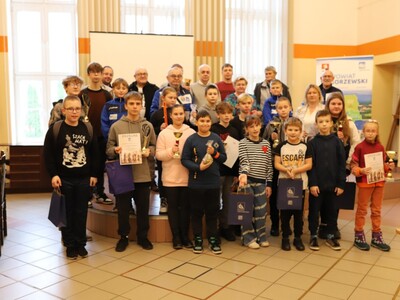 na zdjęciu wszyscy uczestnicy turnieju