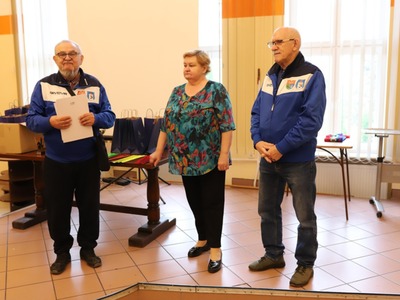 starosta powiatu węgorzewskiego wraz z organizatorami 