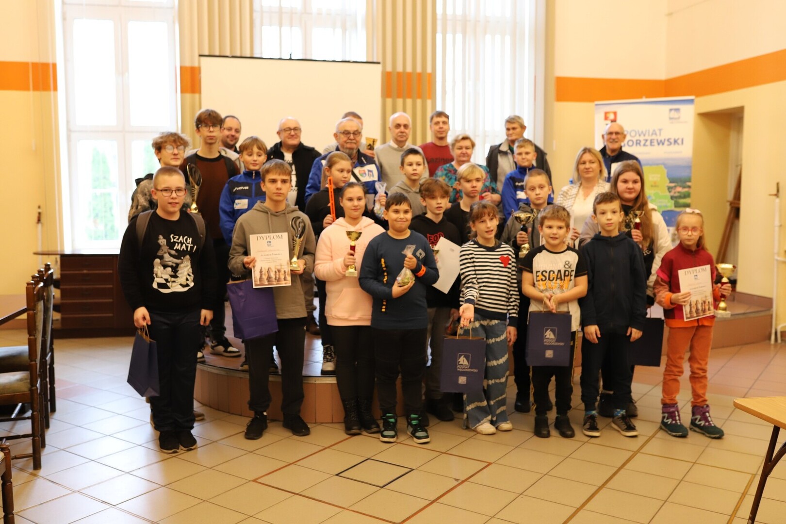 na zdjęciu wszyscy uczestnicy turnieju