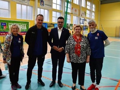 na zdjęciu starosta powiatu węgorzewskiego wraz z zaproszonymi gośćmi oraz uczestnikami
