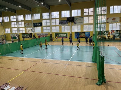 zawodnicy podczas rozgrzewki