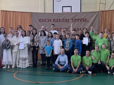 na zdjęciu wszyscy uczestnicy wraz z opiekunami