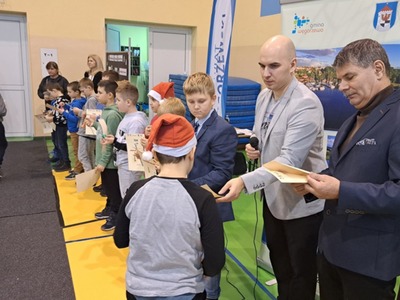 oficjalne wręczenie nagród uczestnikom turnieju 