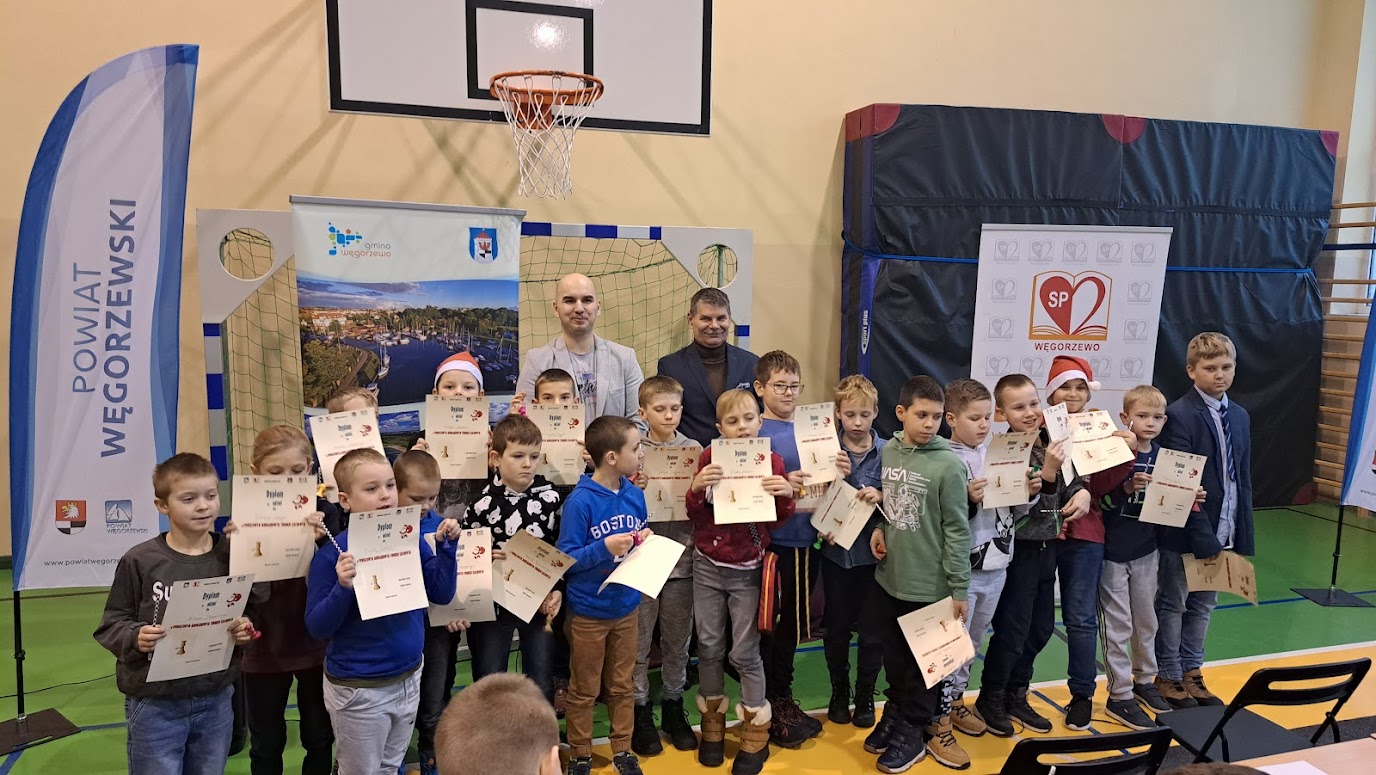 uczestnicy turnieju po rozdaniu nagród