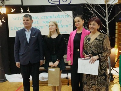 uczestnicy po wręczeniu nagród
