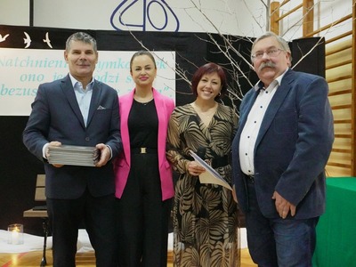 Wicestarosta Andrzej Kruk, Dyrektor ZSO Magdalena Fido, Anna Barczak, Waldemar Czapski