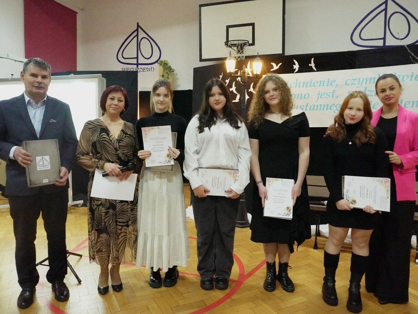 uczestnicy po wręczeniu nagród