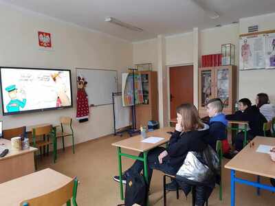 uczniowie podczas zajęć