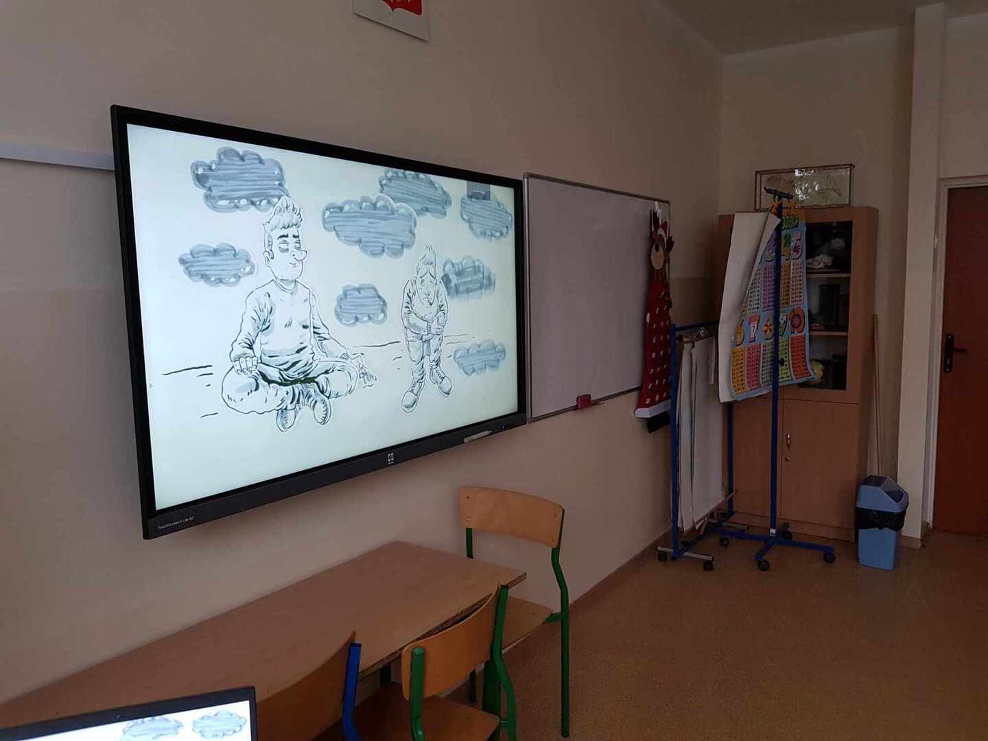 na zdjęciu tablica interaktywna w jednej z klas SOSW