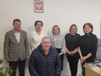 Członkowie Społecznej Rady ds. Osób Niepełnosprawnych w Powiecie Węgorzewskim wraz z Wicestarostą  oraz Dyrektorem PCPR w Węgorzewie