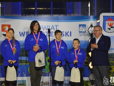 na zdjęciu wyróżnieni zawodnicy