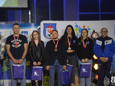 na zdjęciu wyróżnieni zawodnicy
