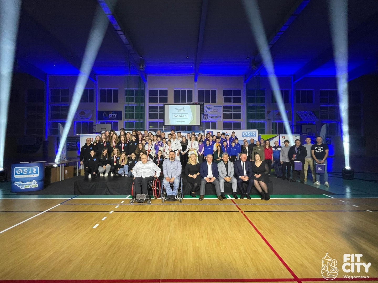 Na zdjęciu wszyscy nagrodzeni sportowcy w roku 2024