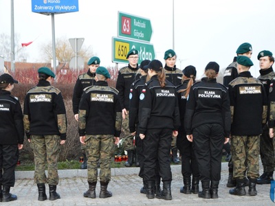 Na zdjęciu klasa mundurowa oraz policyjna z LO w Węgorzewie