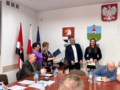 Zuzanna Wojciechowska- kajakarka Odbiera stypendium.