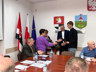 Jakub Mińczuk- kajakarz odbiera stypendium