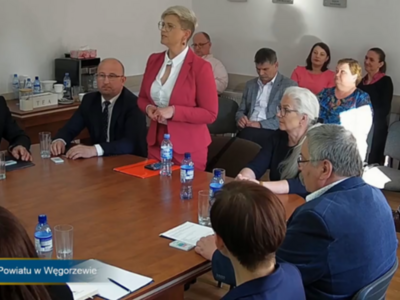 sesja - na zdjęciu nowo wybrana Starosta Alicja Rymszewicz 