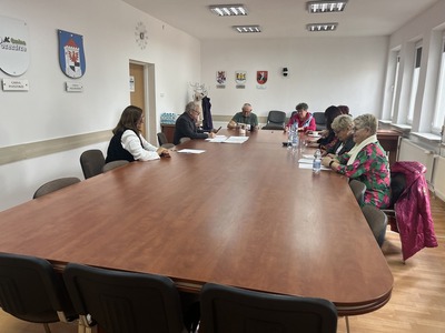 na zdjęciu uczestnicy spotkania podczas rozmów