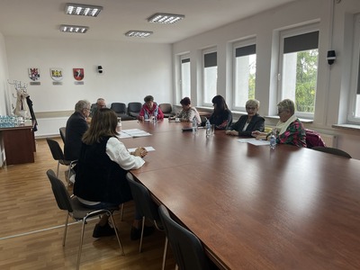 na zdjęciu uczestnicy spotkania podczas rozmów
