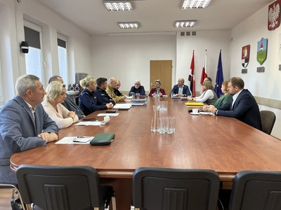 na zdjęciu widzimy członków komisji oraz członków PZZK