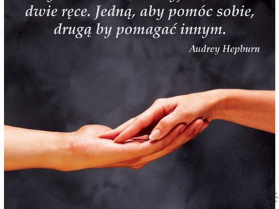  na zdjęciu dwie trzymające się dłonie 
