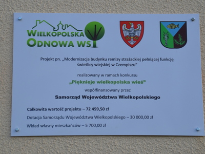 tablica informująca o projekcie i jego kosztach 