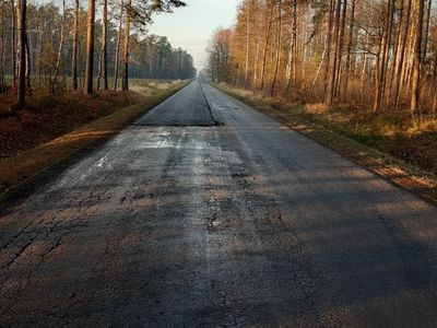 droga w miejscowości Głuszyna