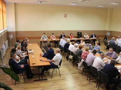 uczestnicy XXVIII sesji Rady Gminy Brzeziny