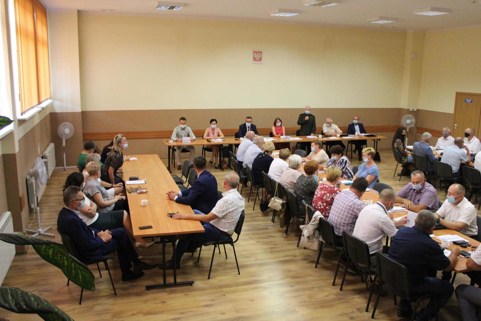 uczestnicy XXVIII sesji Rady Gminy Brzeziny