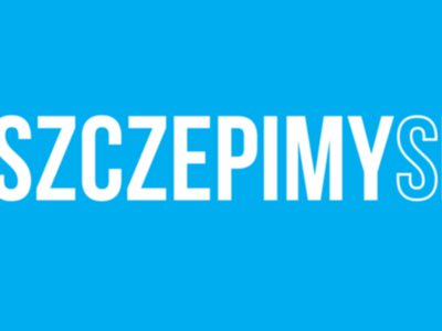 biały napis szczepimy się na niebieskim tle