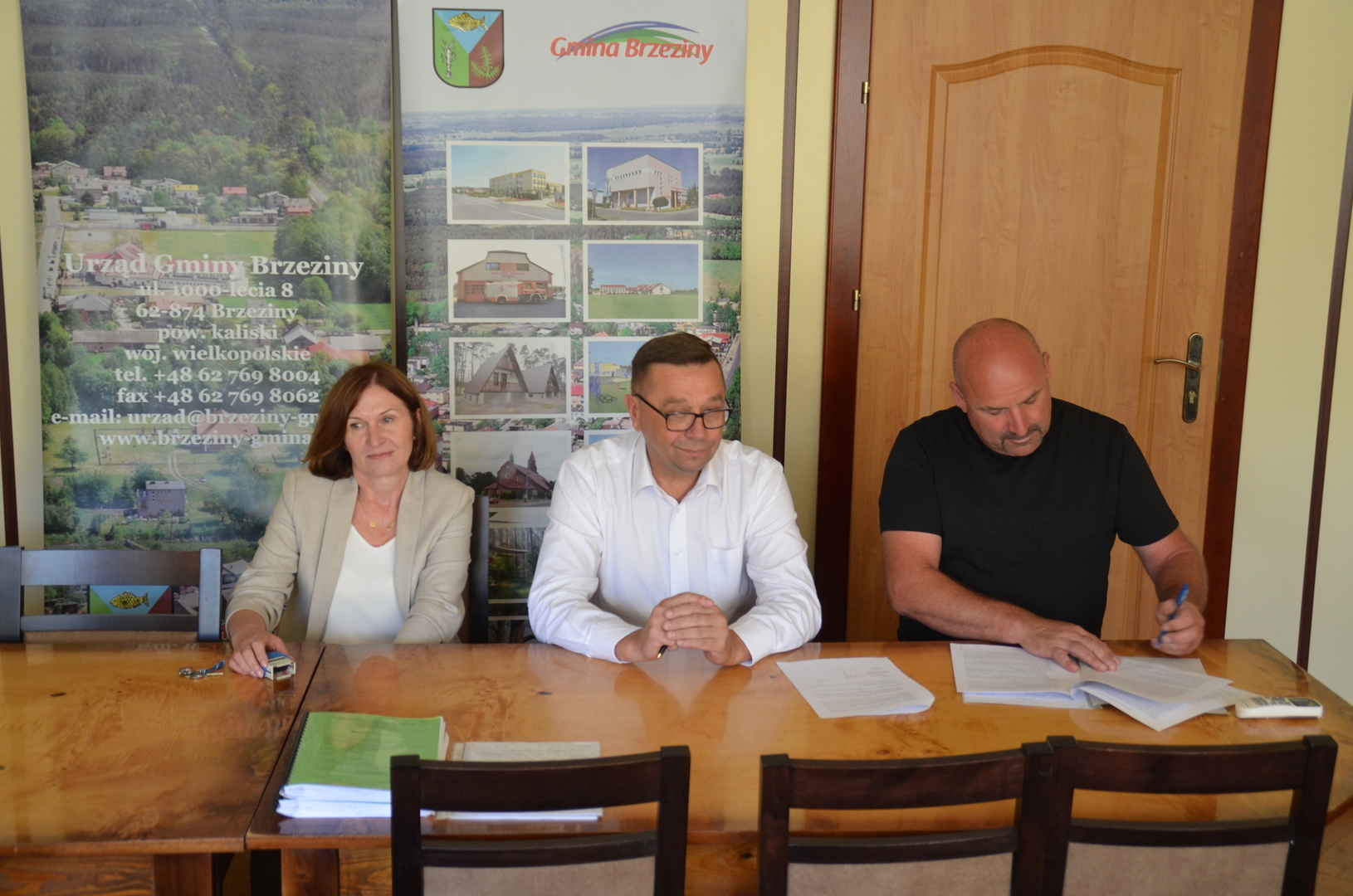 podpisanie umowy budowa wodociągu w miejscowości Jagodziniec