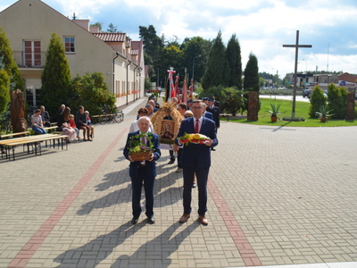 władze gminy przed Kościołem