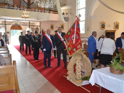 poczty sztandarowe w Kościele